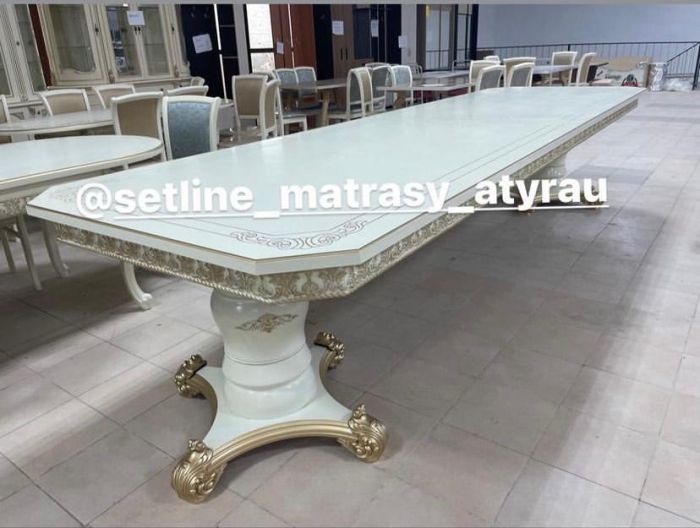 Стол 4х метровый